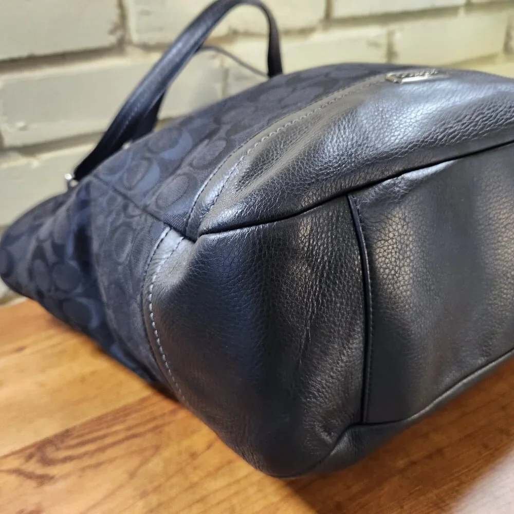 Like New Coach Signature Black Shoulder Bag Tote Purse